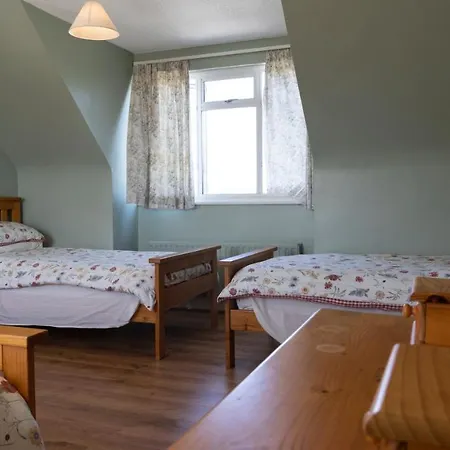 Barrymor Twin, Family And Double Homestay *